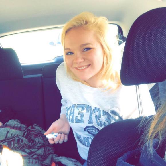 Meet your Posher, Lea - Picture 1 of 1